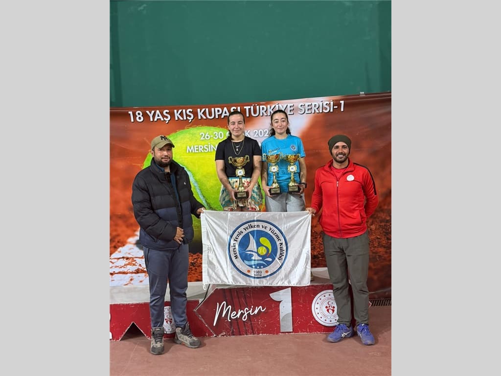 ALTYAPI SPORCULARIMIZDAN BAŞARI...
26 / 30 Ocak 2026 Tarihleri Arasında Mersin Tenis Kompleksinde Düzenlenen “TTF 18 YAŞ KIŞ KUPASI TÜRKİYE SERİSİ-1 TURNUVASI” nda Altyapı Sporcularımız NİL DELİCE ve ÇAĞLA KESTEN çift kadınlarda şampiyon olmuşlardır.